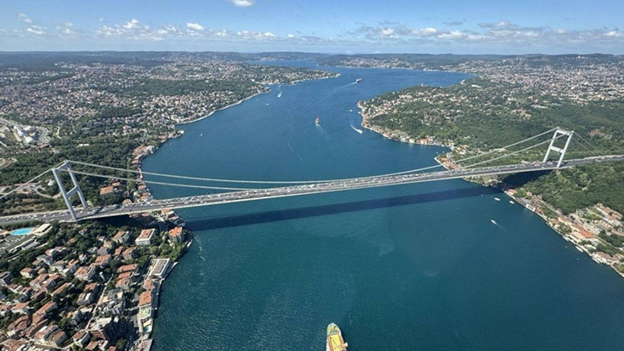 İstanbul Boğazı transit gemi geçişine kapatıldı