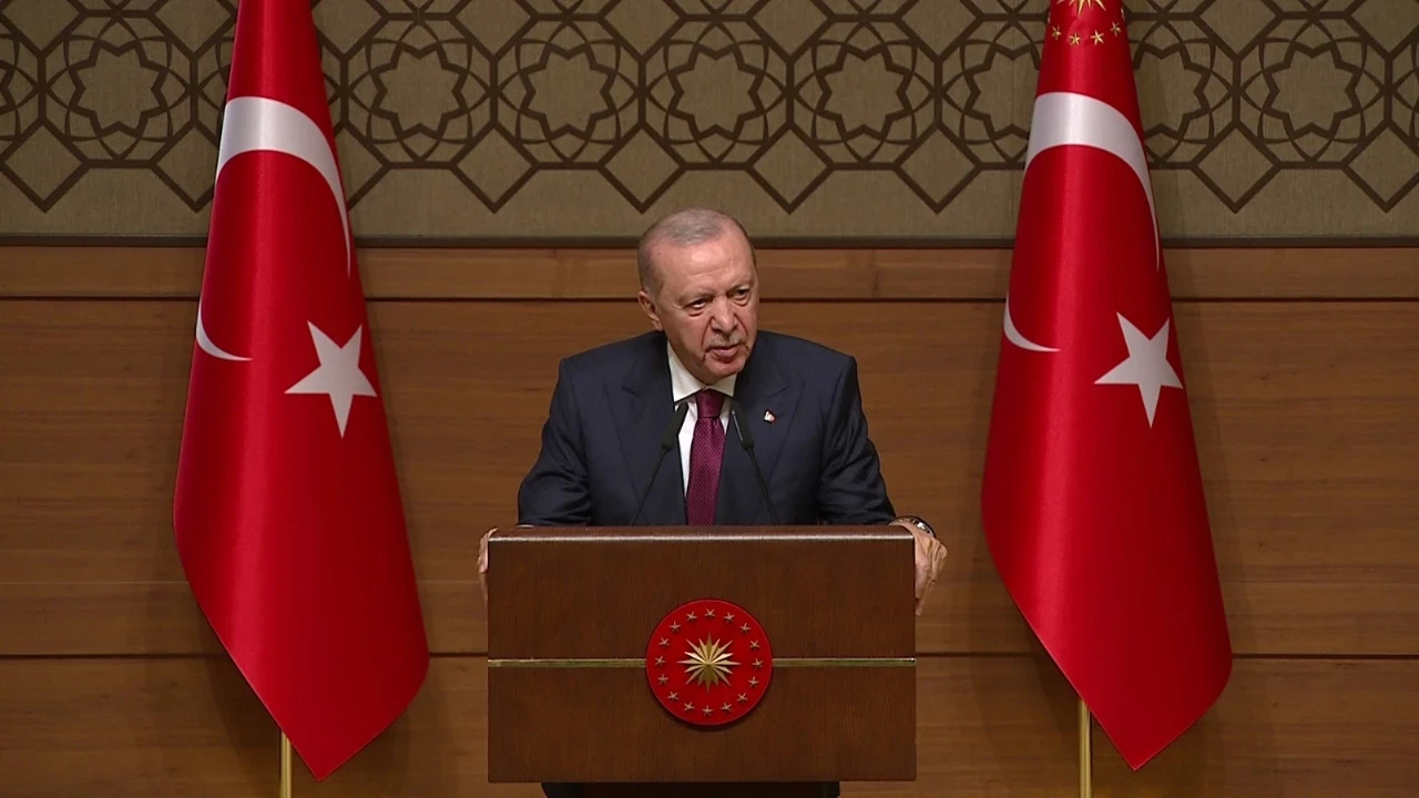 "Anka kuşu gibi küllerimizden doğduk" diyen Cumhurbaşkanı Erdoğan'dan dikkat çeken mesaj: Türkiye'nin gücüne güç katmaya devam edeceğiz!