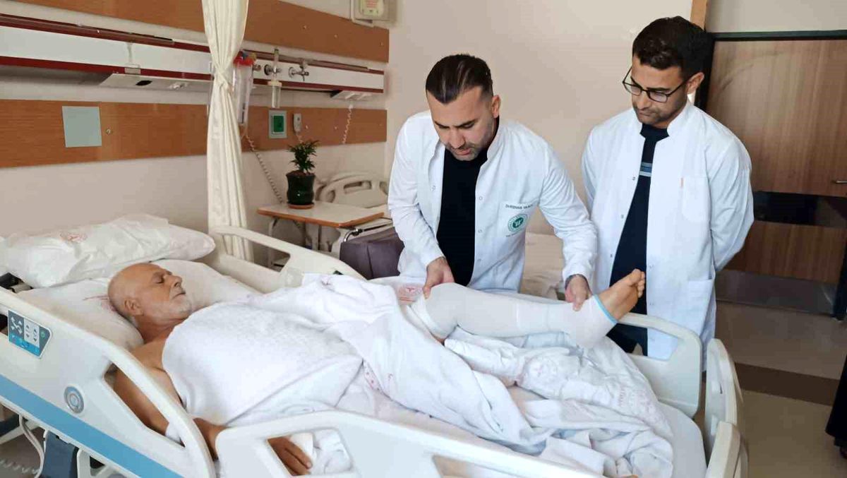 Kayısı ağacından düşerek ağır yaralandı, 2,5 saatlik ameliyatla sağlığına kavuştu