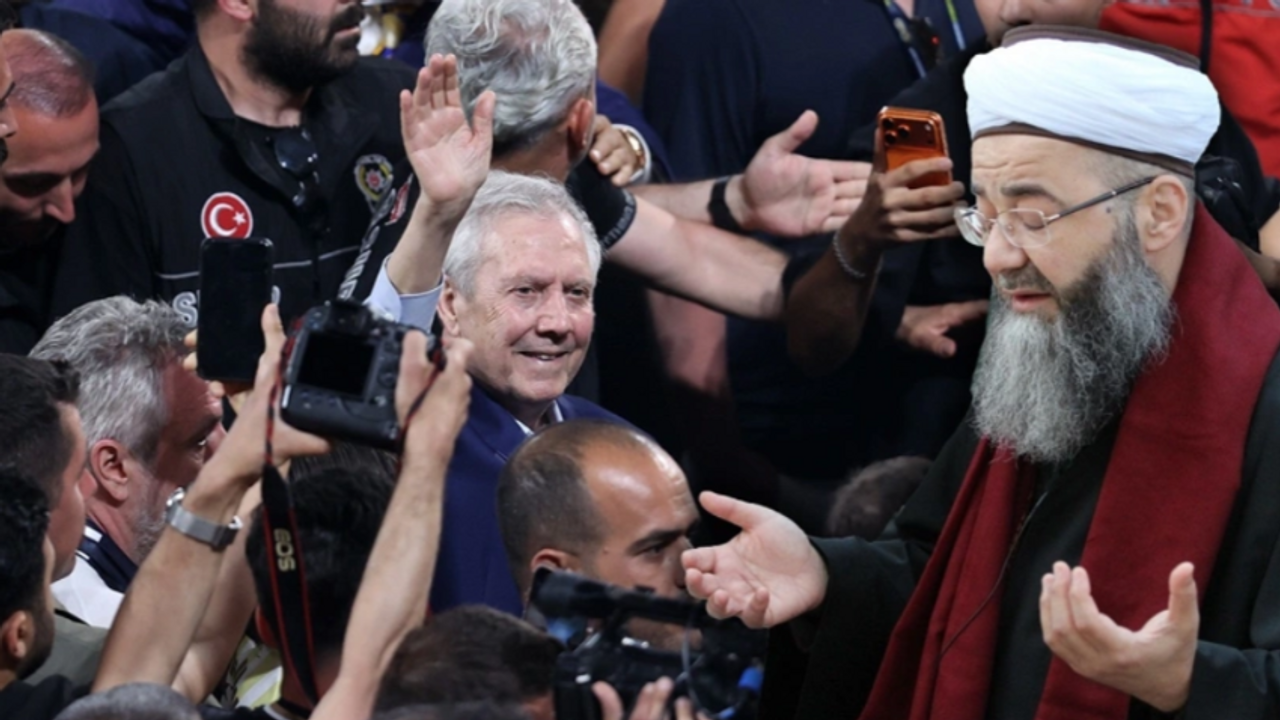 Aziz Yıldırım seçildi, Cübbeli duaya başladı: "Yılmayıp, baş eğmeyip, zulme karşı direnerek..."