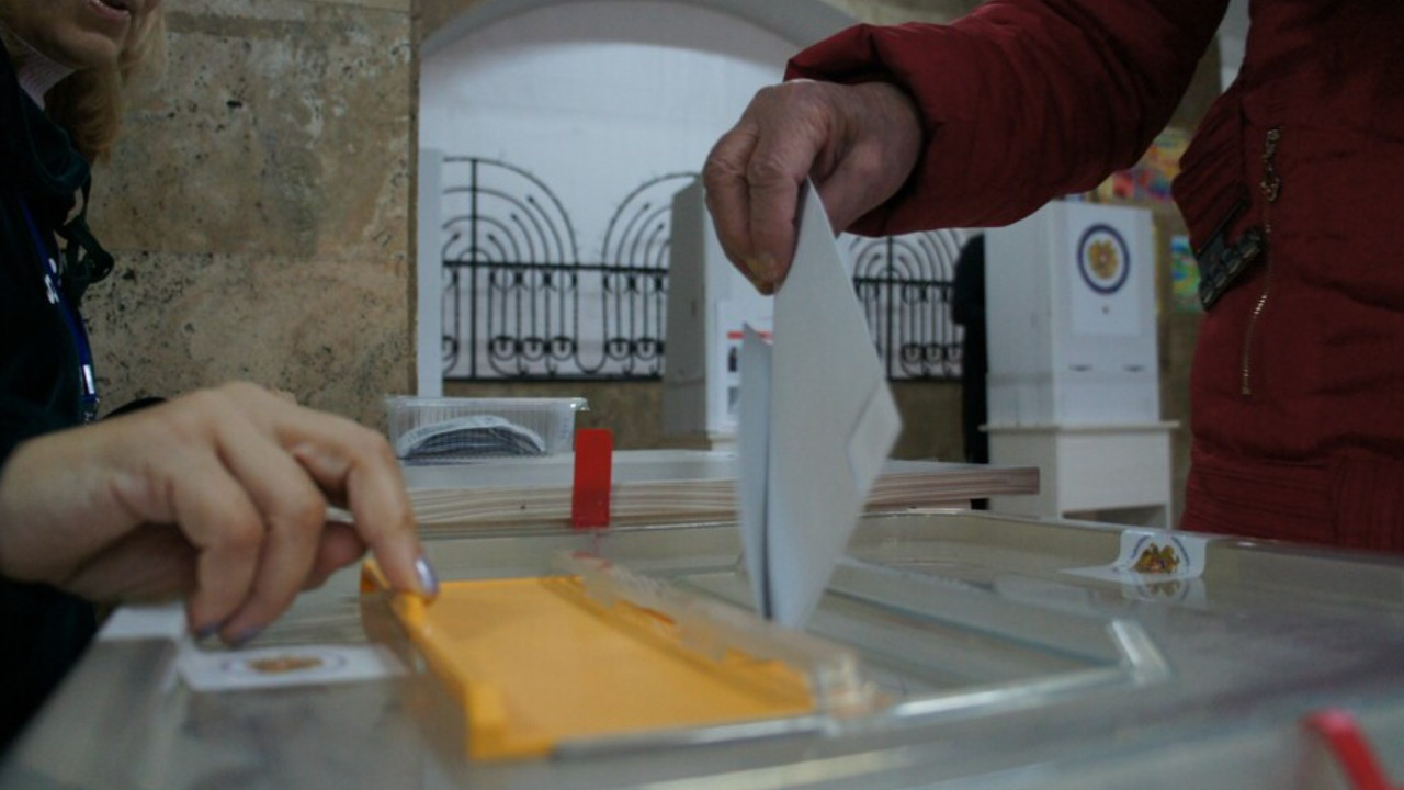 Ermenistan'da 2017'den bu yana ilk olağan seçim: Oy verme işlemi sona erdi