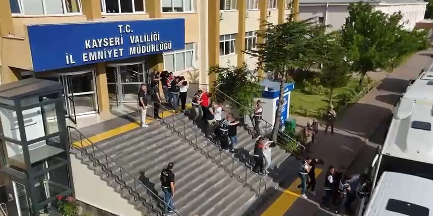 Modem dolandırıcılarına operasyon! 53 şüpheli yakalandı
