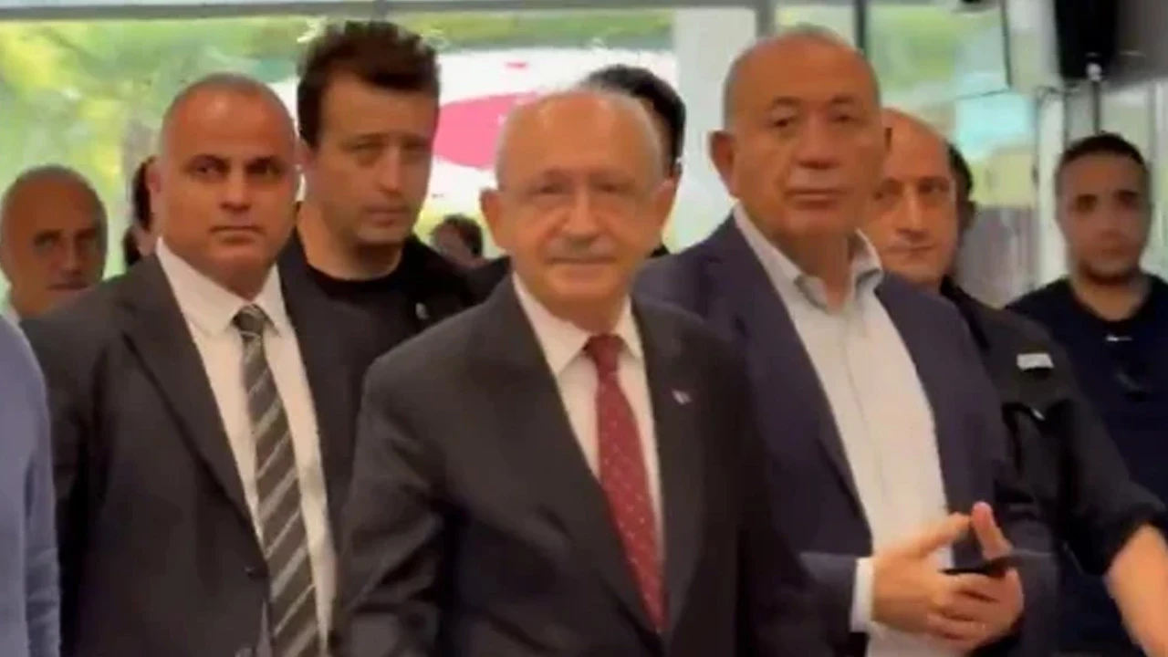 Deniz Göktaş'a destek için adliyeye gitti! Kemal Kılıçdaroğlu'na protesto şoku