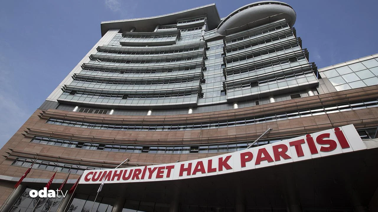 CHP'de 4 ilçe başkanı görevden alındı