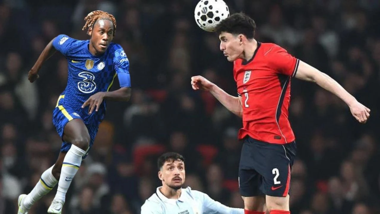 İngiltere'de, Livramento'nun yerine Chalobah'ı kadroya aldı