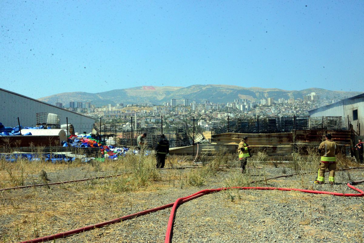 Kahramanmaraş'ta plastik fabrikasında yangın
