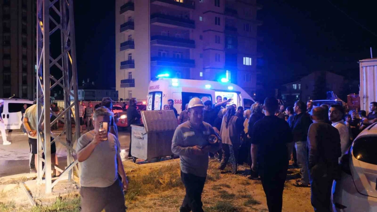 Mutfakta yaşanan patlama sonrası yangın: 3 yaralı