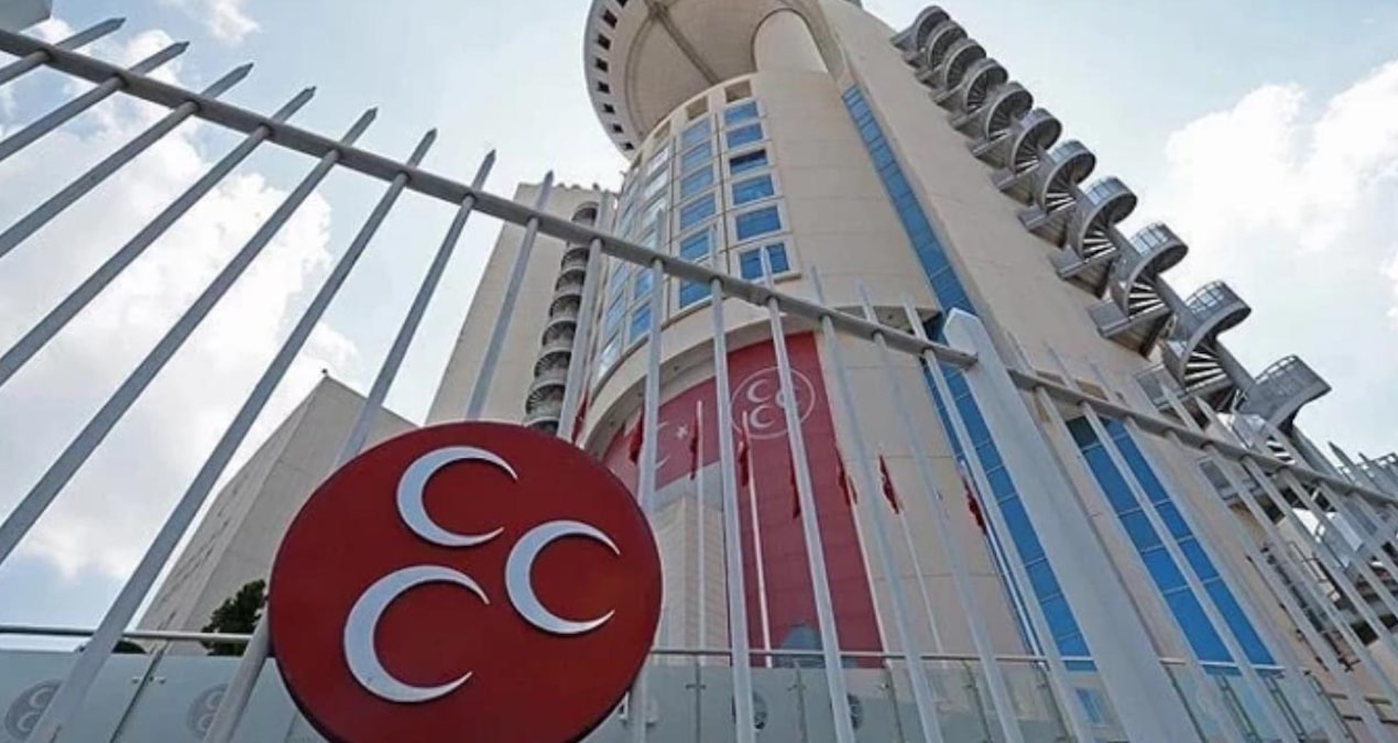 MHP’de 2 başkan birden istifa etti