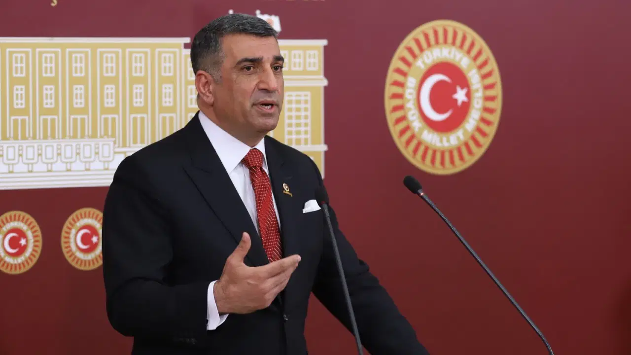 Gürsel Erol'dan kritik açıklama: Kılıçdaroğlu ve Özgür Özel'in grup toplantılarına katılmama kararı aldık