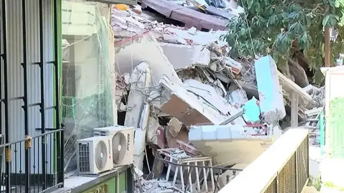 Güngören'de apartman yıkımında korku dolu anlar! Bir anda çöktü, 2 bina tahliye edildi