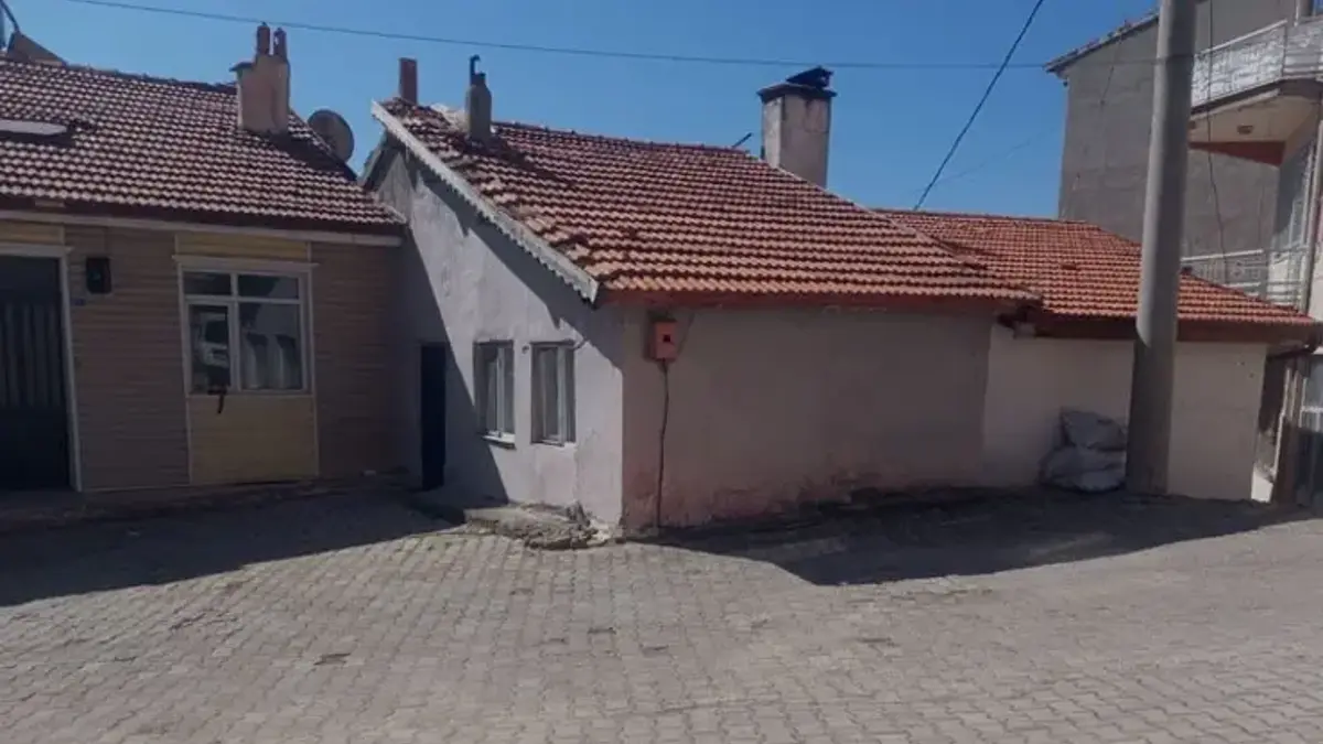 Gürültü kavgası cinayetle bitti! Komşusunu öldürdü, kızını ağır yaraladı
