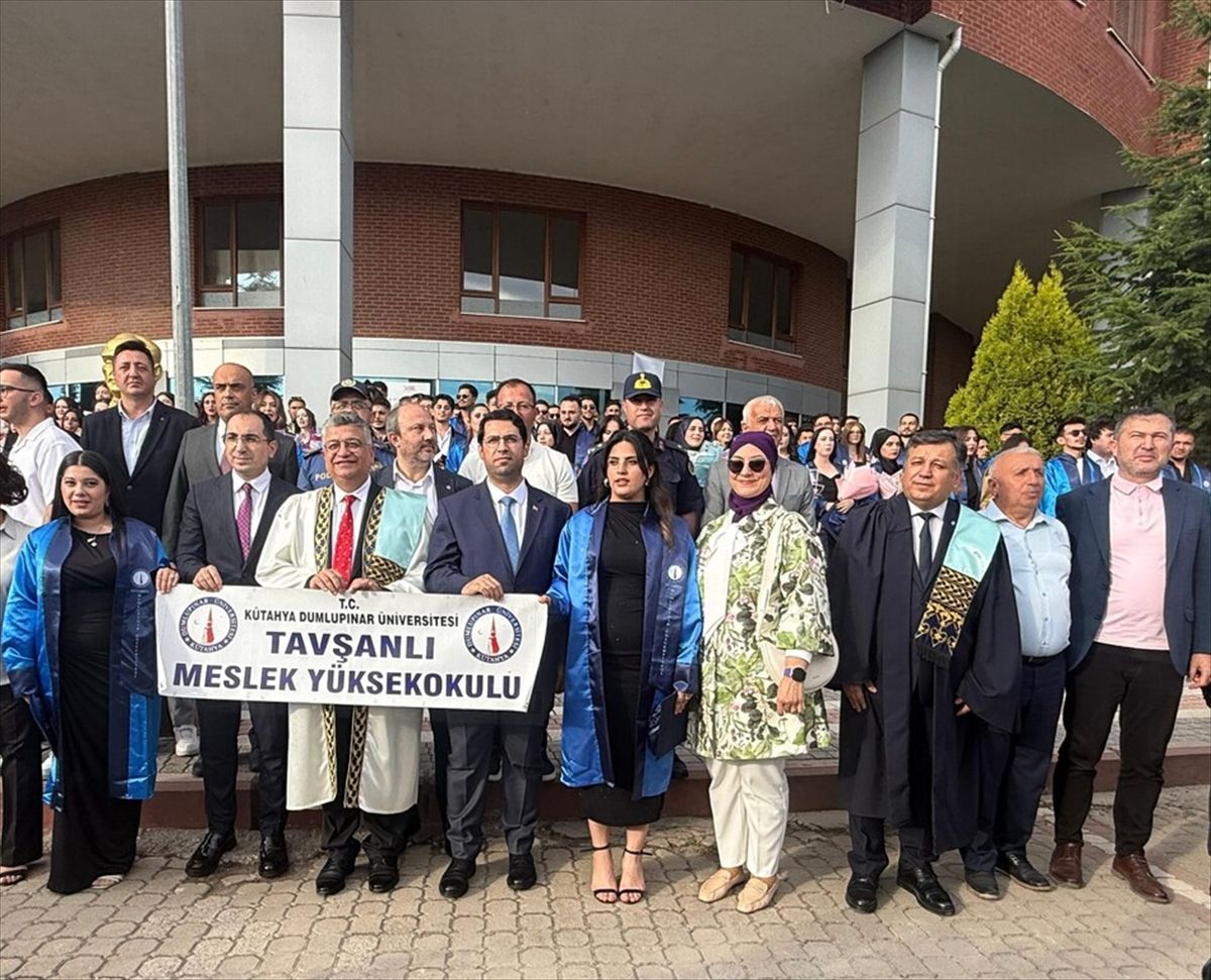 DPÜ Tavşanlı MYO’da Mezuniyet Coşkusu