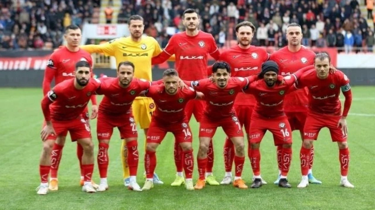Çorum FK'yı Süper Lig'e çıkardılar: Karşılığını acı bir şekilde aldılar