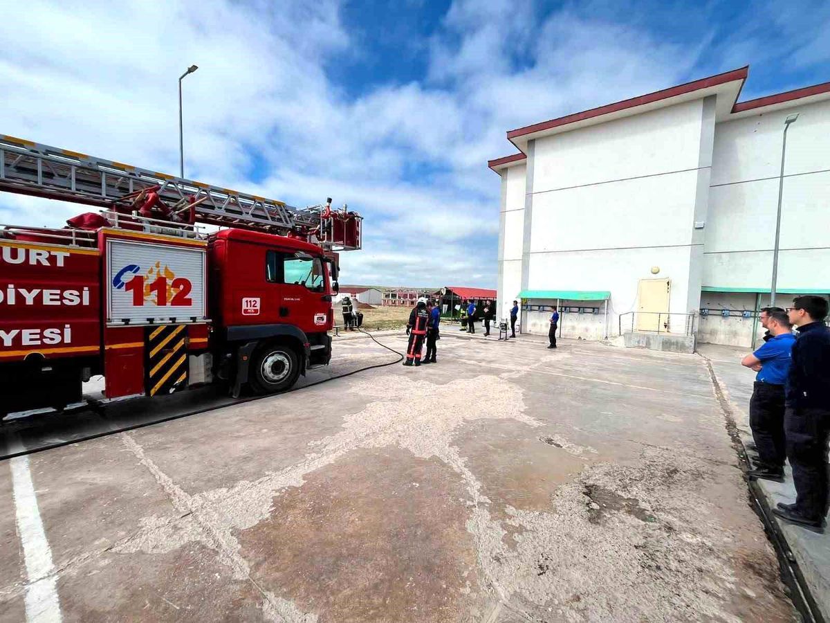 Bayburt Açık Ceza İnfaz Kurumunda yangın tatbikatı yapıldı
