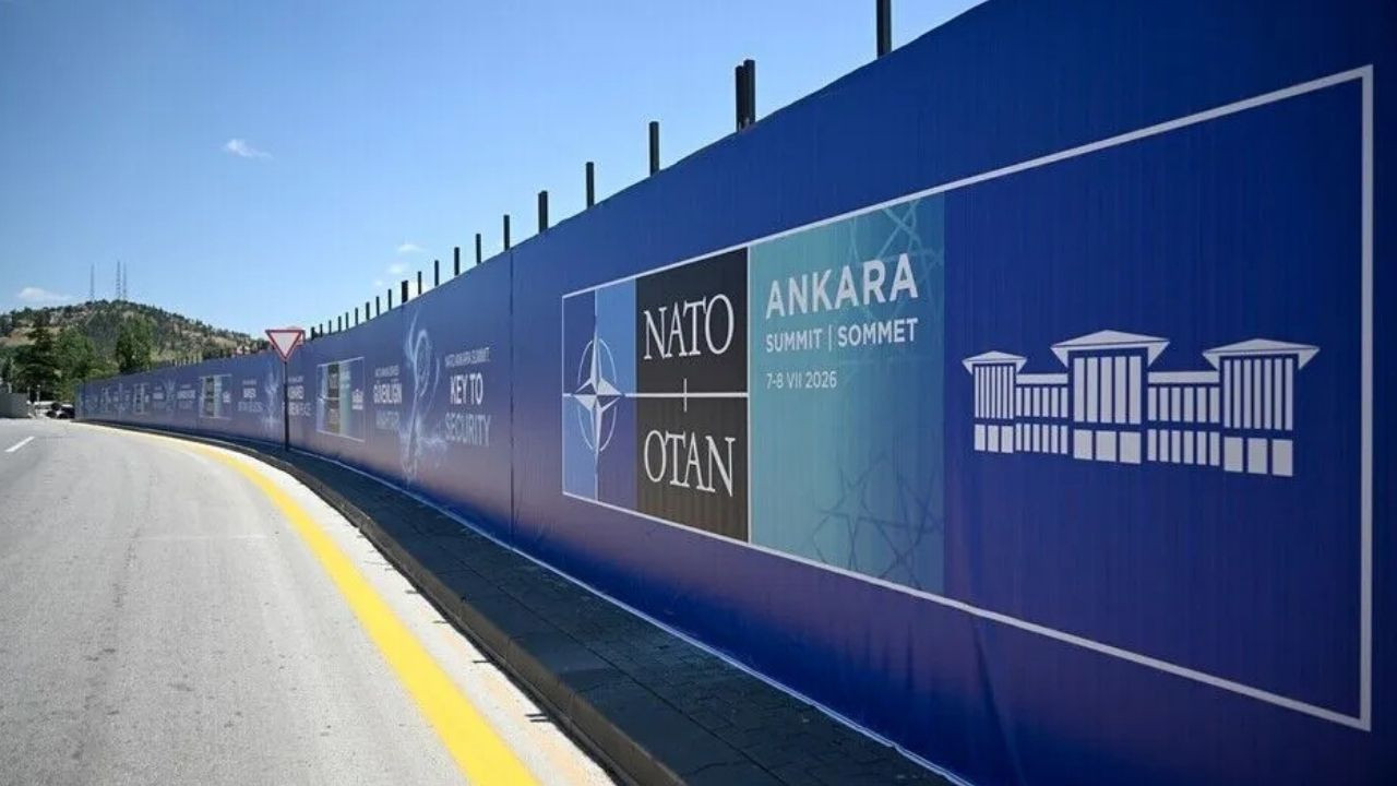 Devrimin karargâhında tutmayan makyaj