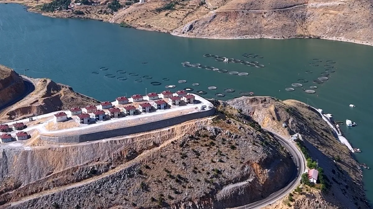 Depremin izleri siliniyor! Adıyaman'da tamamlanan köy evleri paylaşıldı