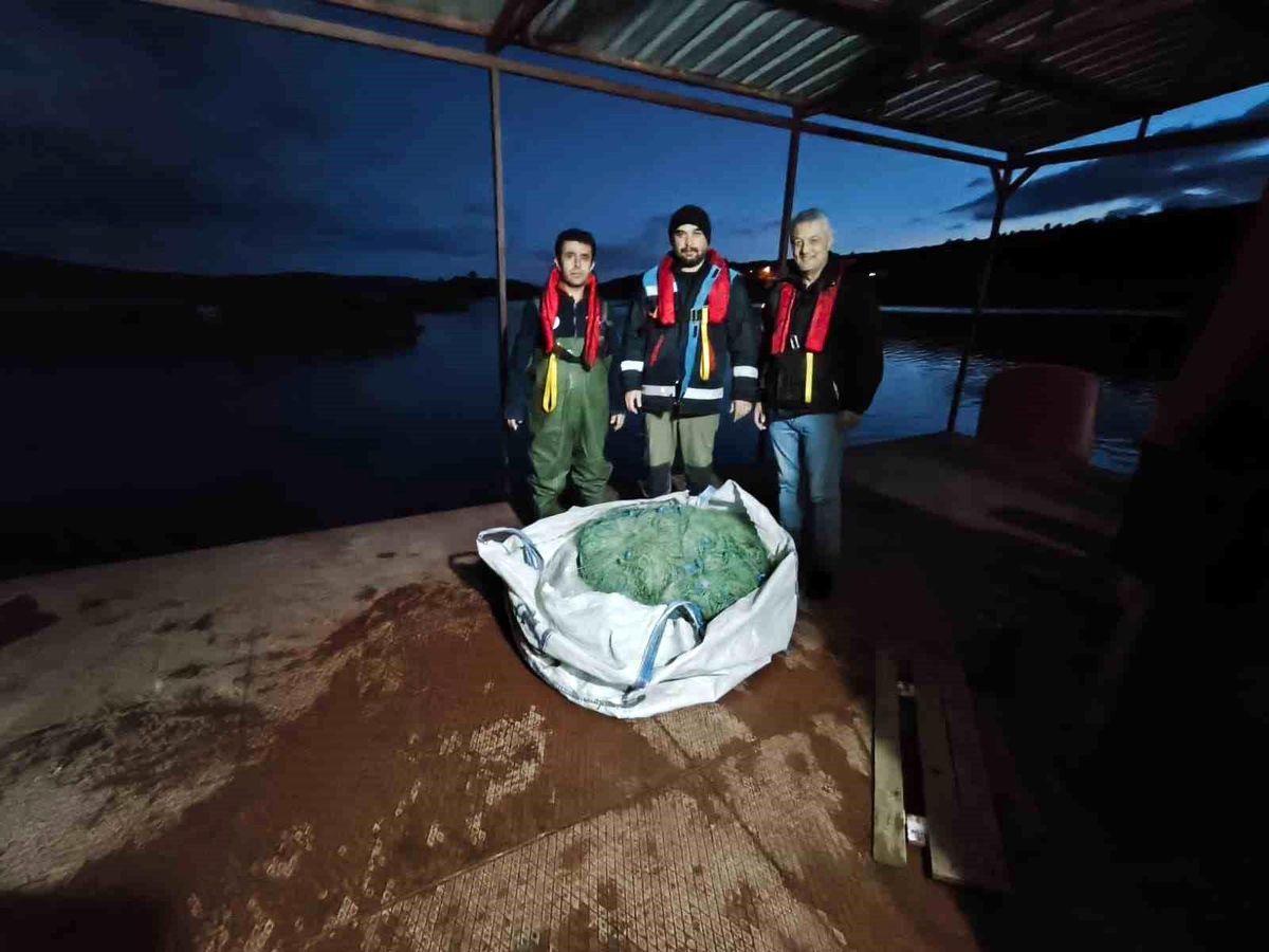 Kastamonu'da baraj gölünde yüzlerce metre hayalet ağ ele geçirildi: 200 kilogram sazan kurtarıldı
