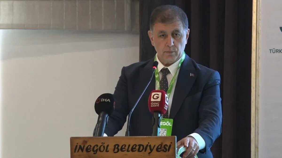 İzmir Büyükşehir Belediye Başkanı Cemil Tugay kararını değiştirdi... Özgür Özel planı askıda