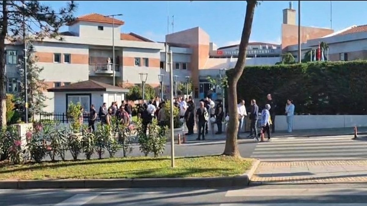 SON DAKİKA: CHP'li Silivri Belediyesi'ne 'rüşvet' operasyonu: : 17 gözaltı