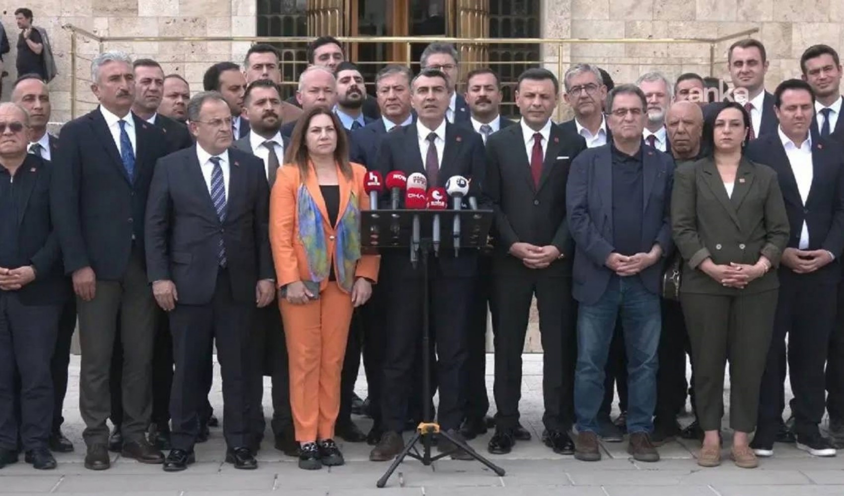 CHP'li 72 il başkanından tarihi mesaj: 'Genel Başkanımız Özgür Özel, adayımız İmamoğlu'
