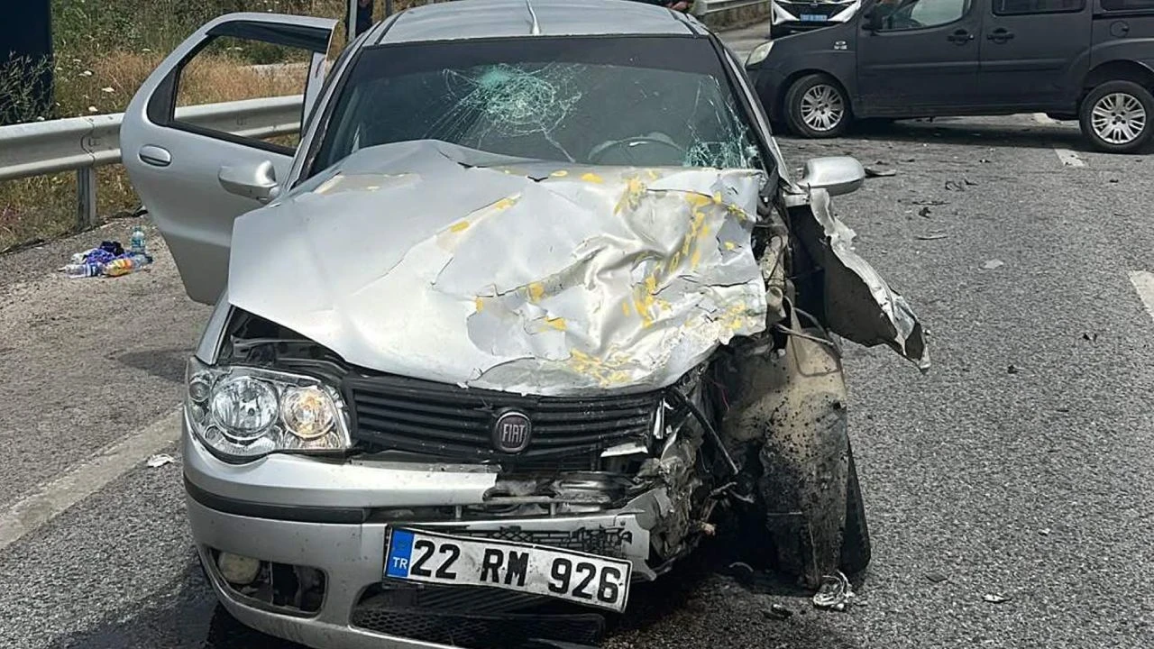 Otomobil ile hafif ticari araç çarpıştı: 6 yaralı