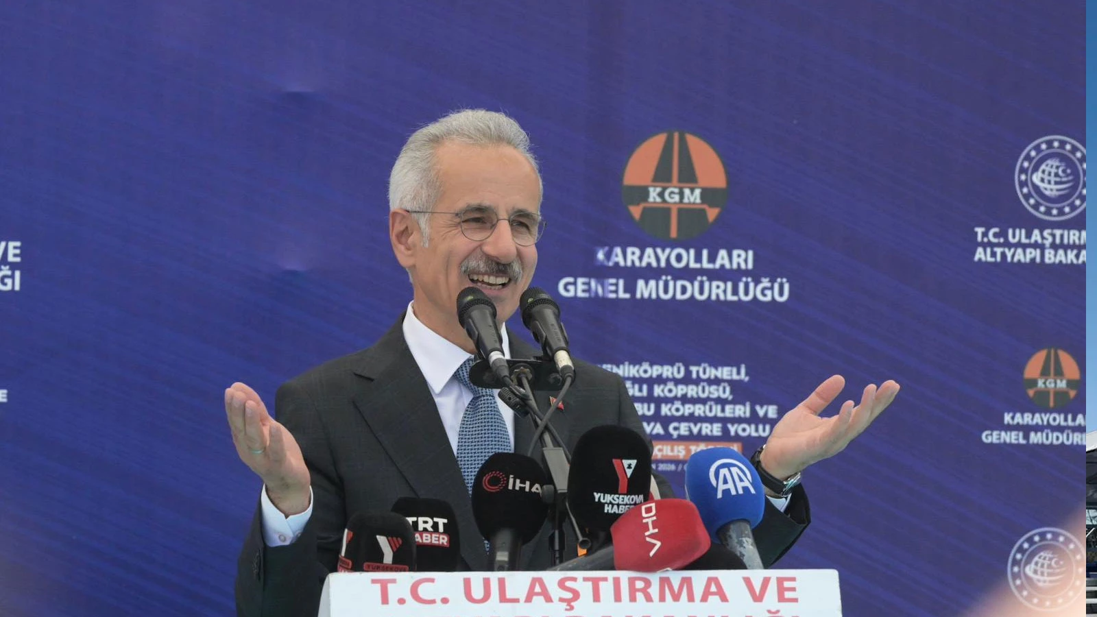 Bakan Uraloğlu: "Bir zamanlar 'girilmez' denilen vadilerde şimdi tüneller açılıyor, köprüler yükseliyor"
