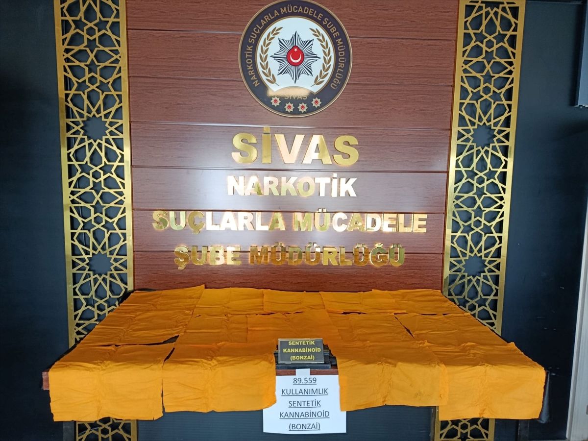 Sivas'ta uyuşturucu operasyonunda yakalanan 3 zanlıdan 2'si tutuklandı