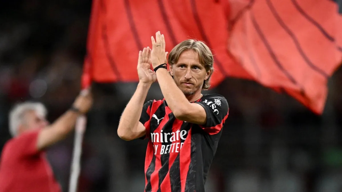 Milan Modric'in sözleşmesini yeniledi