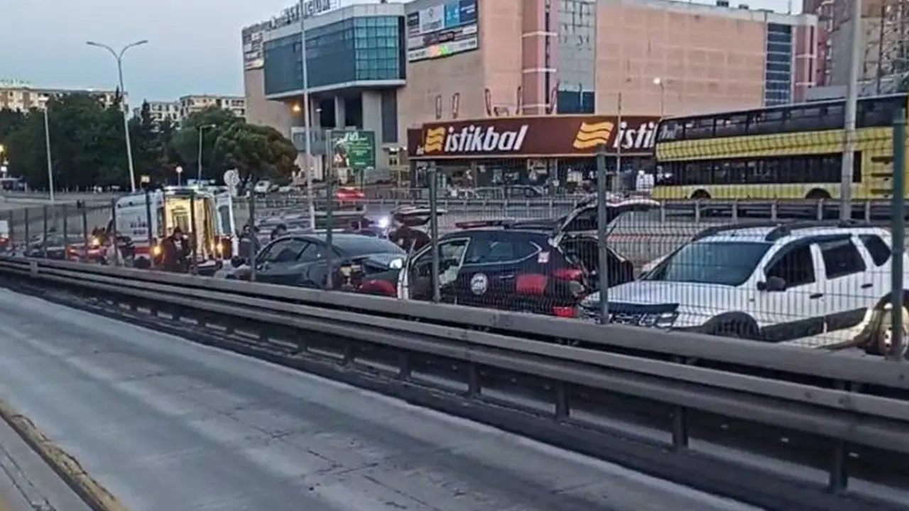 Beylikdüzü’nde 3 araç birbirine girdi: 1 kişi yaralandı