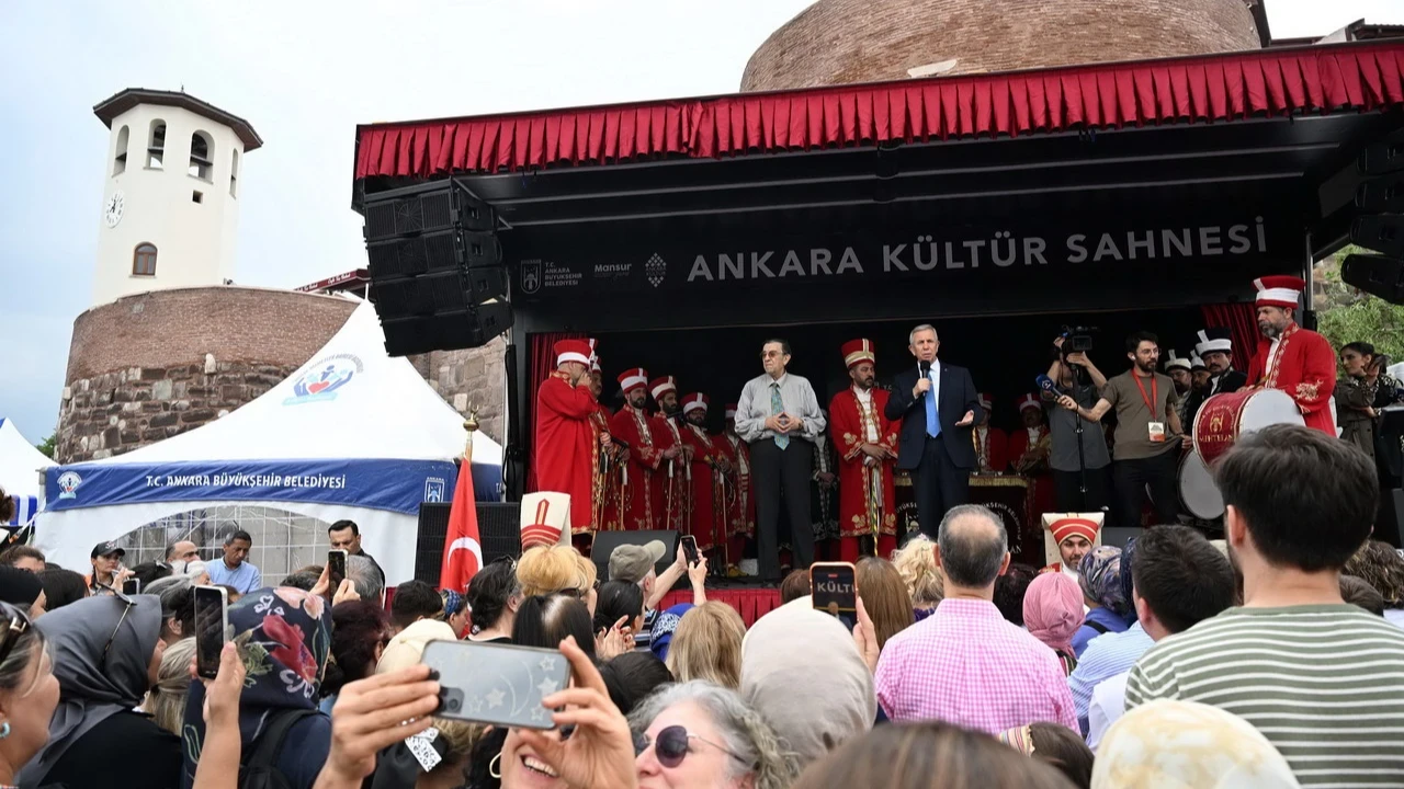 Ankara Kalesi'nde şenlik başladı; Mansur Yavaş: ''Kentler tarihleriyle yaşar''