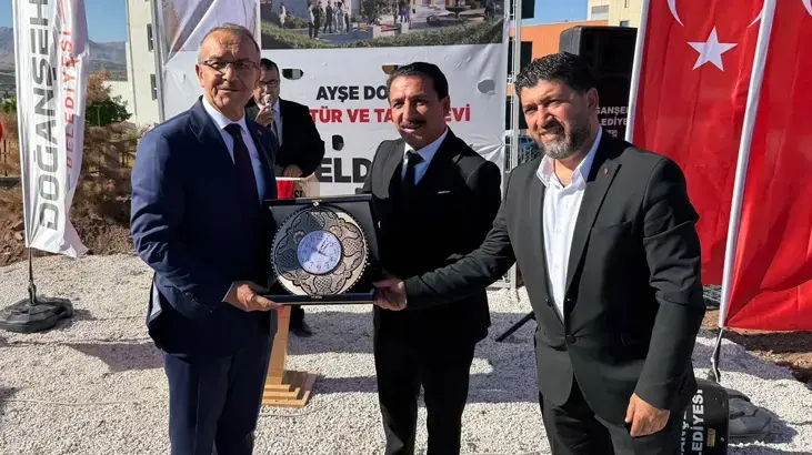 Latif Doğan'dan deprem bölgesi Malatya'ya annesi adına taziye evi