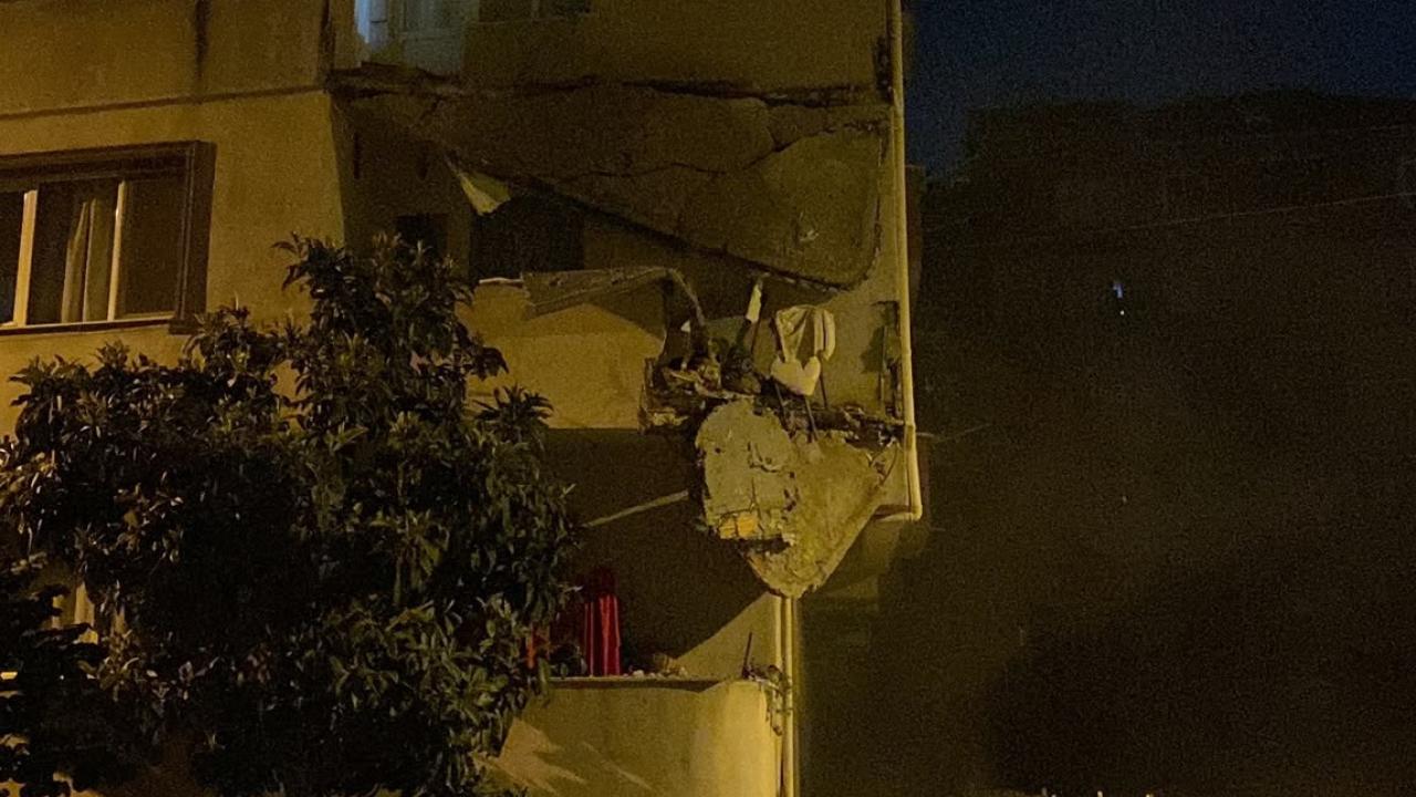 İstanbul'da 5 katlı binanın balkonunda çökme