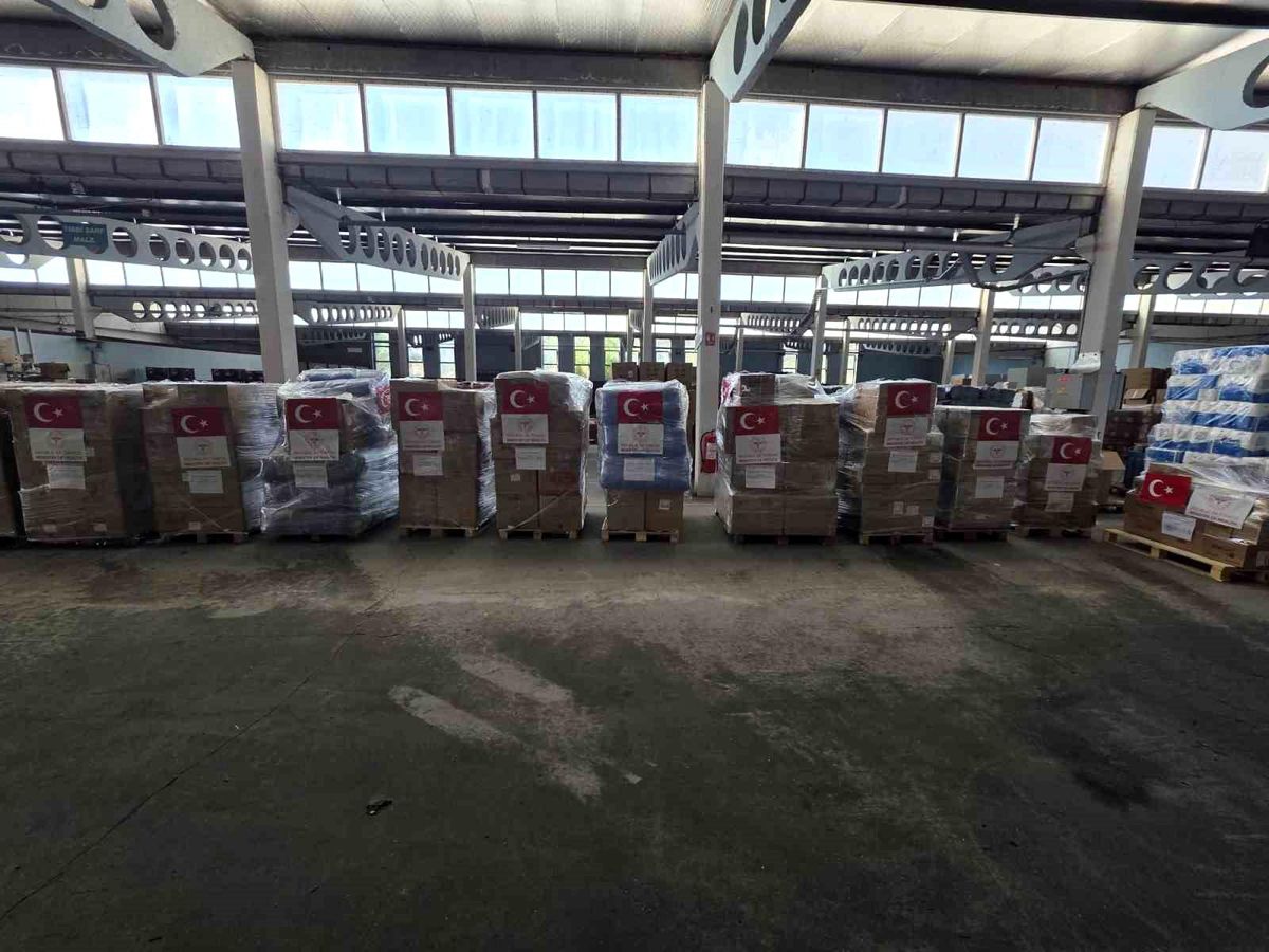 Venezuela'ya 16,4 ton insani yardım malzemesi yola çıktı