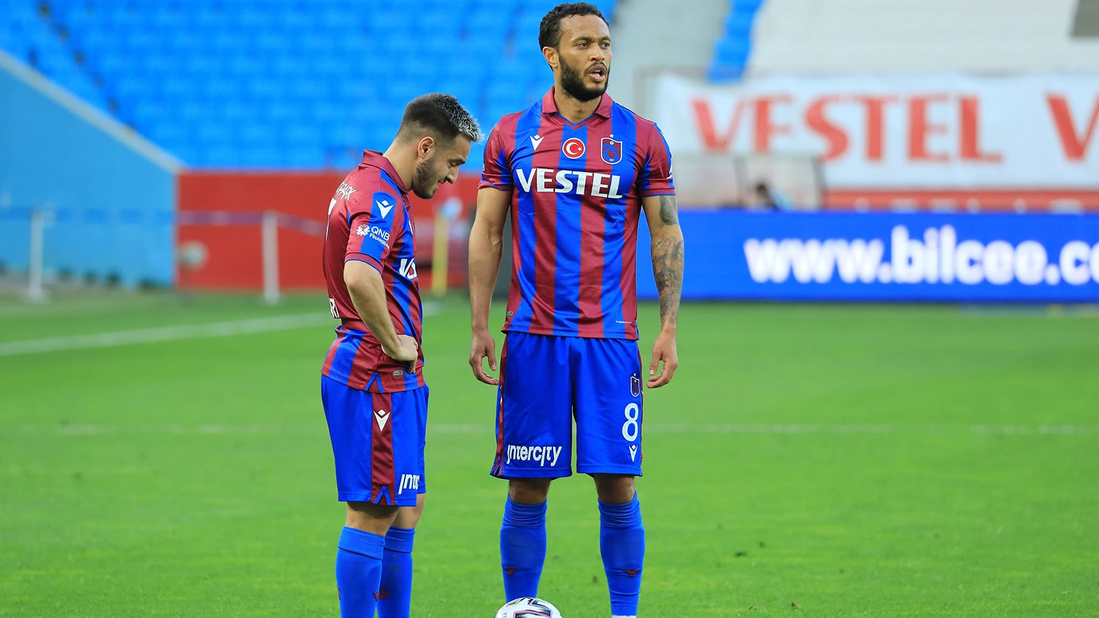 Bursaspor'dan bir transfer daha! Eski Trabzonsporlu Lewis Baker imzayı attı