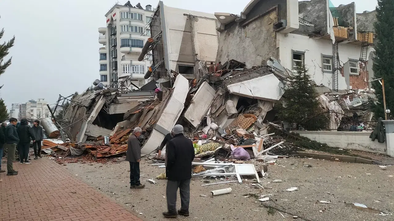 65 kişiye mezar olmuştu... Sueda Kent Sitesi davasında 'depremin büyüklüğü' tartışması