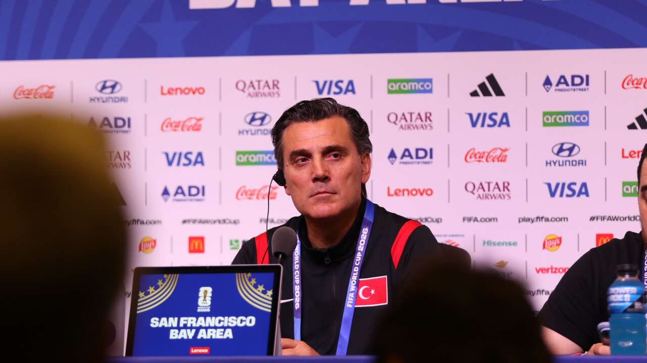 Montella'dan eleştirilere yanıt: Bu kaosa hizmet eden çok kişiden daha fazla Türk gibi hissediyorum