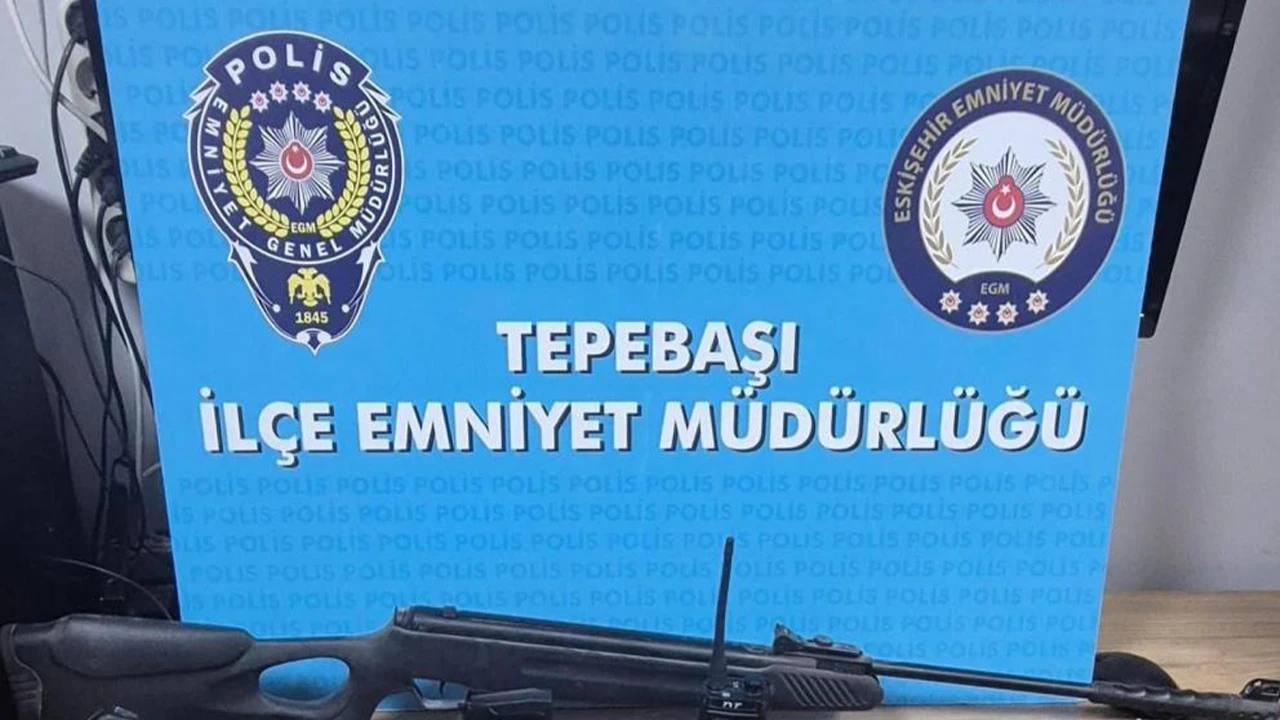 Sosyal medyadan silah paylaşan 2 şüpheli yakalandı