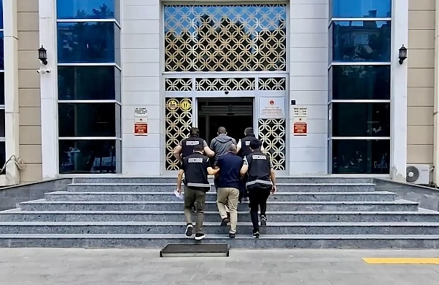 Tapu işlemlerinde rüşvet soruşturması: 2 kişi tutuklandı