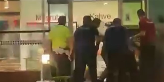Havalimanında 4 polisi yaralayan saldırgan tutuklandı