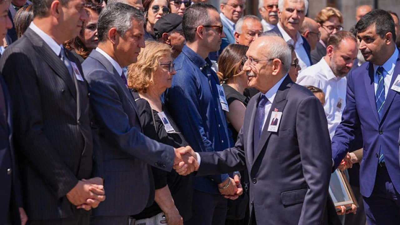 CHP'de salı programları belli oldu: Bir yanda MYK, diğer yanda Özel’in grup konuşması