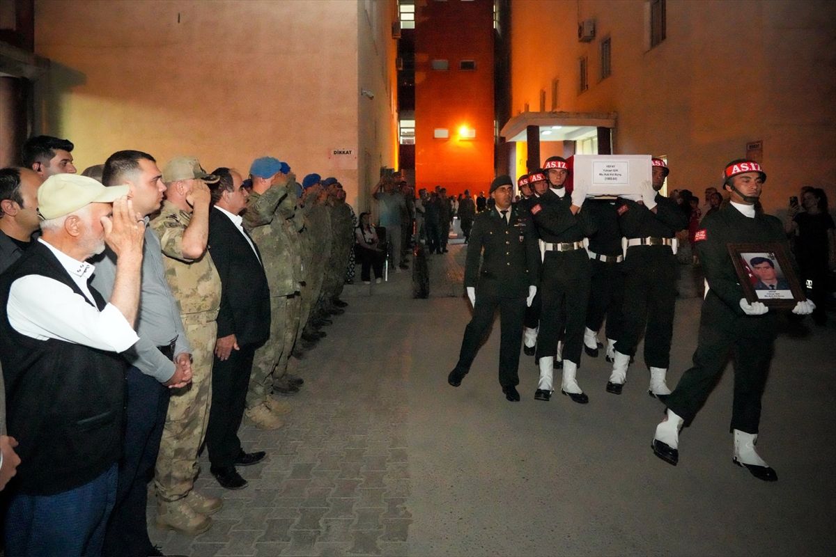 Hakkari'de zirve tırmanışı yaparken hayatını kaybeden dağcı için tören düzenlendi