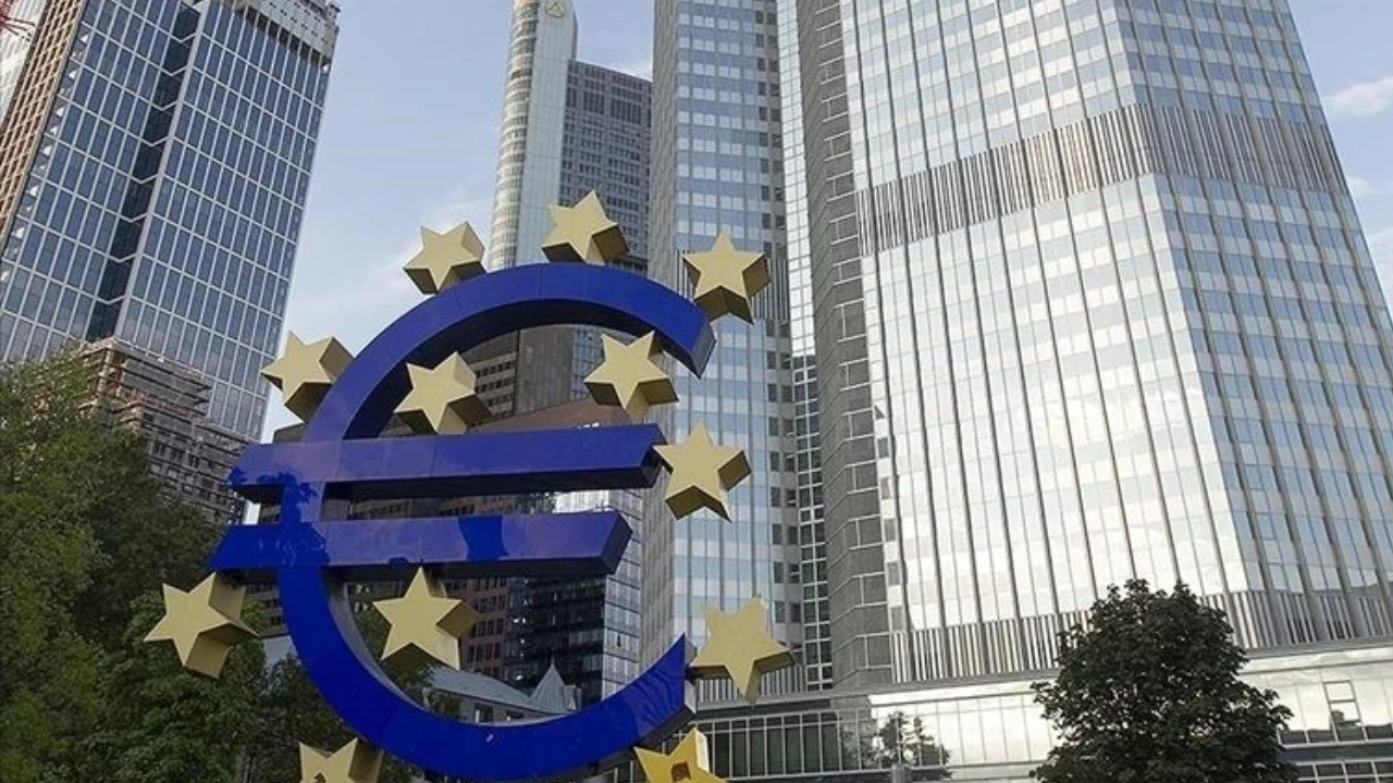 Avrupa Merkez Bankası'ndan yıllar sonra ilk faiz hamlesi geldi