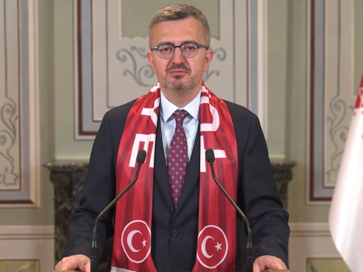 Burhanettin Duran'dan A Milli Takım'a destek mesajı: Yolun sonu kupa olsun