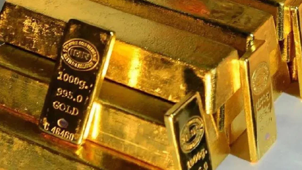 Altın üzerinde çifte baskı: Yükselen petrol ve faiz kaygıları sarı metali aşağı çekti