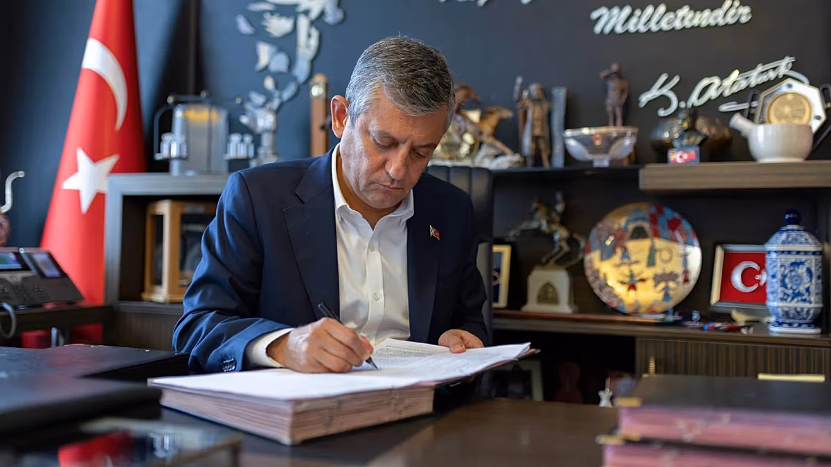 Özgür Özel ve 91 vekil CHP'den istifa etti: Yeni Parti kuruluyor