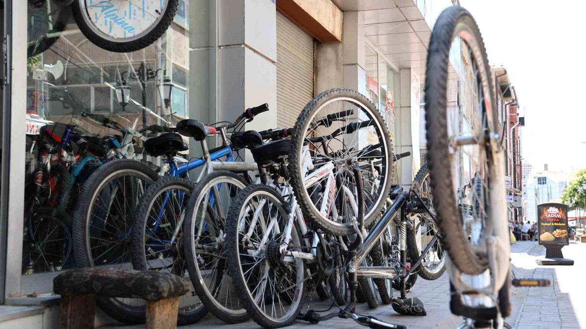 Kırşehir'de yaz sezonu bisiklet satış ve kiralamalarını hareketlendirdi