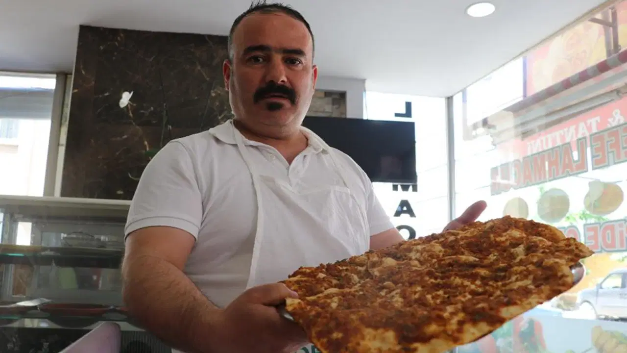 Lahmacunu ucuza satan işletme şikayet edildi: 'At eti satıyor' demişler