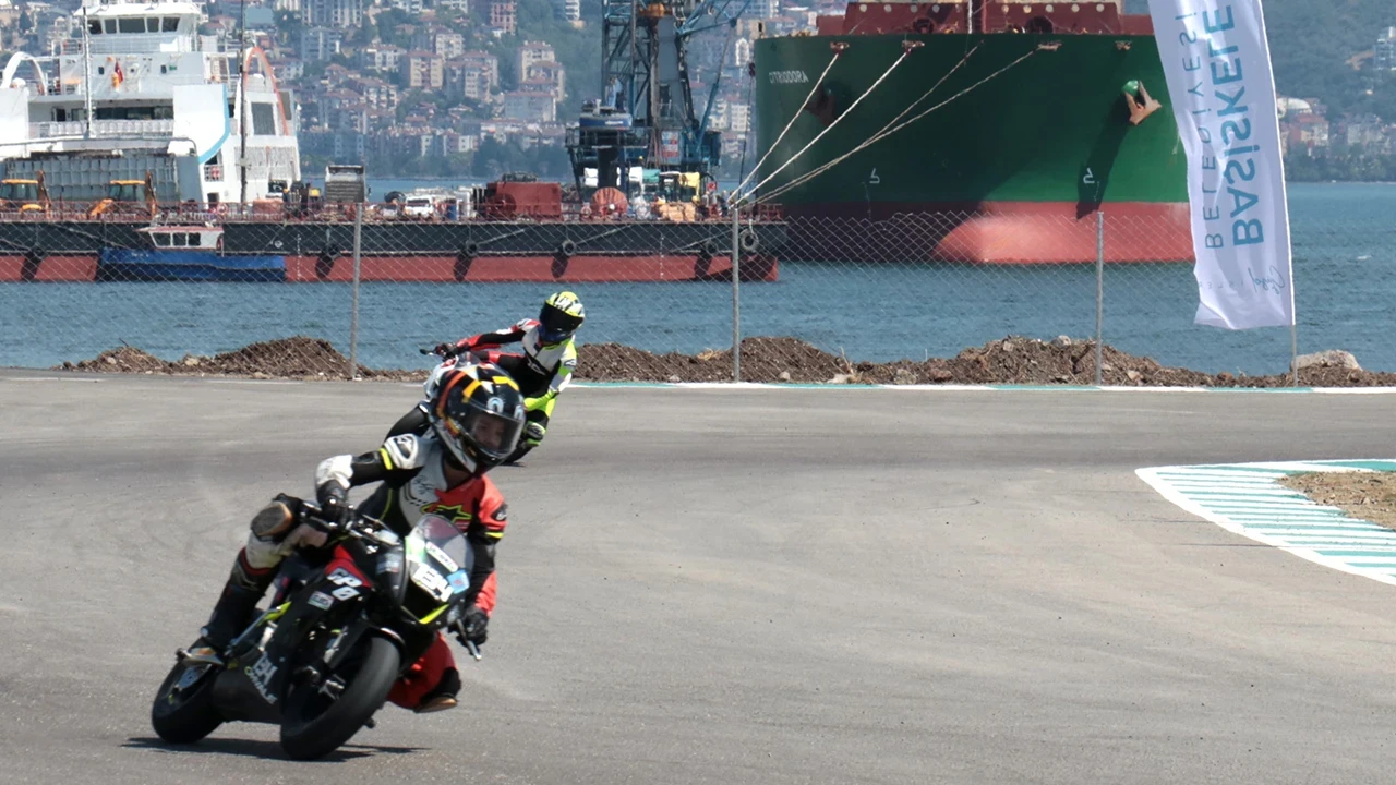 Süpermoto Şampiyonası Kocaeli’de devam ediyor