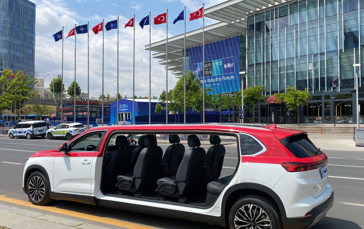 NATO Zirvesi'nde Togg Limuzinler Hizmet Verecek