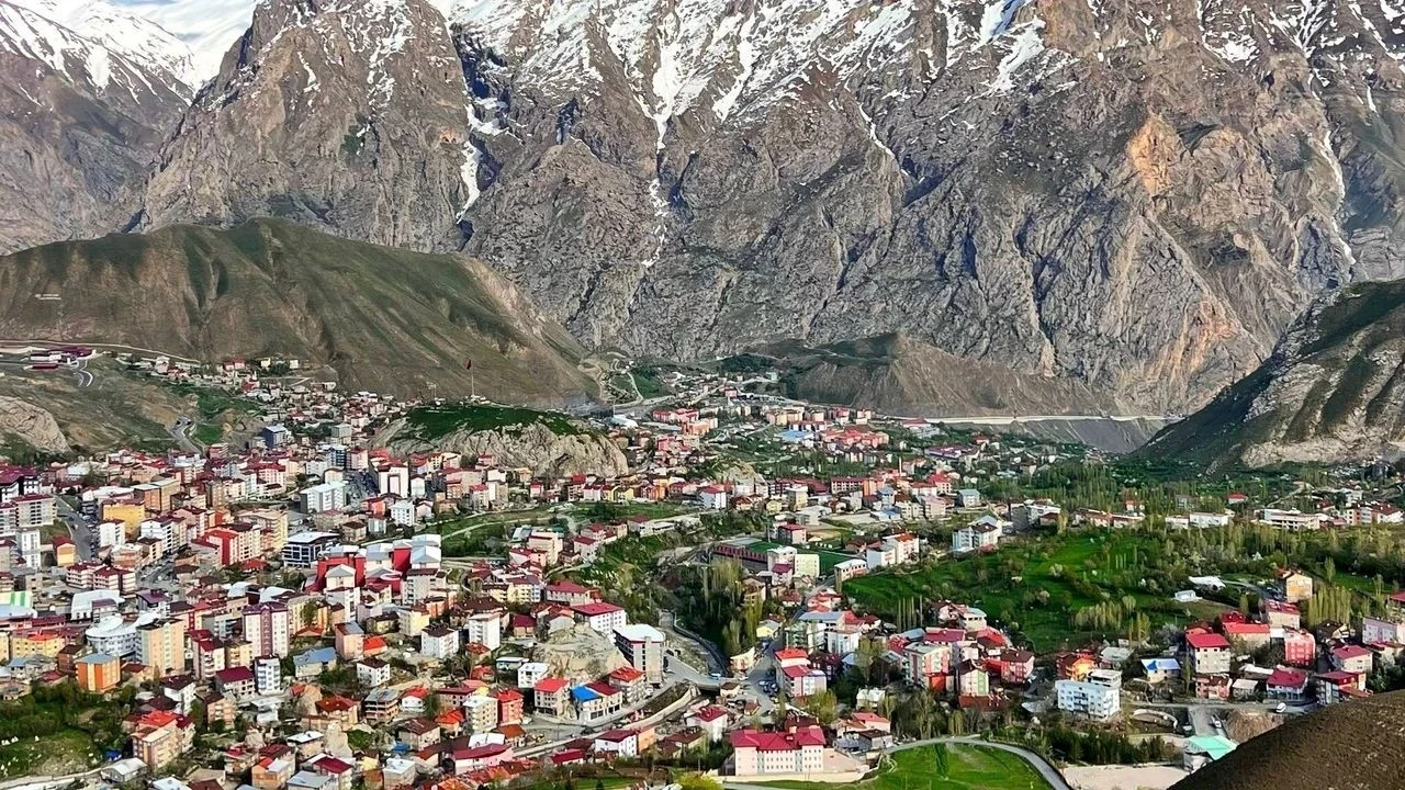 Terörün gölgesinden turizmin merkezine! 73 milyar TL'lik dev yatırım! Bakan Uraloğlu Hakkari'nin kaderini değiştiren dönüşümü anlattı!